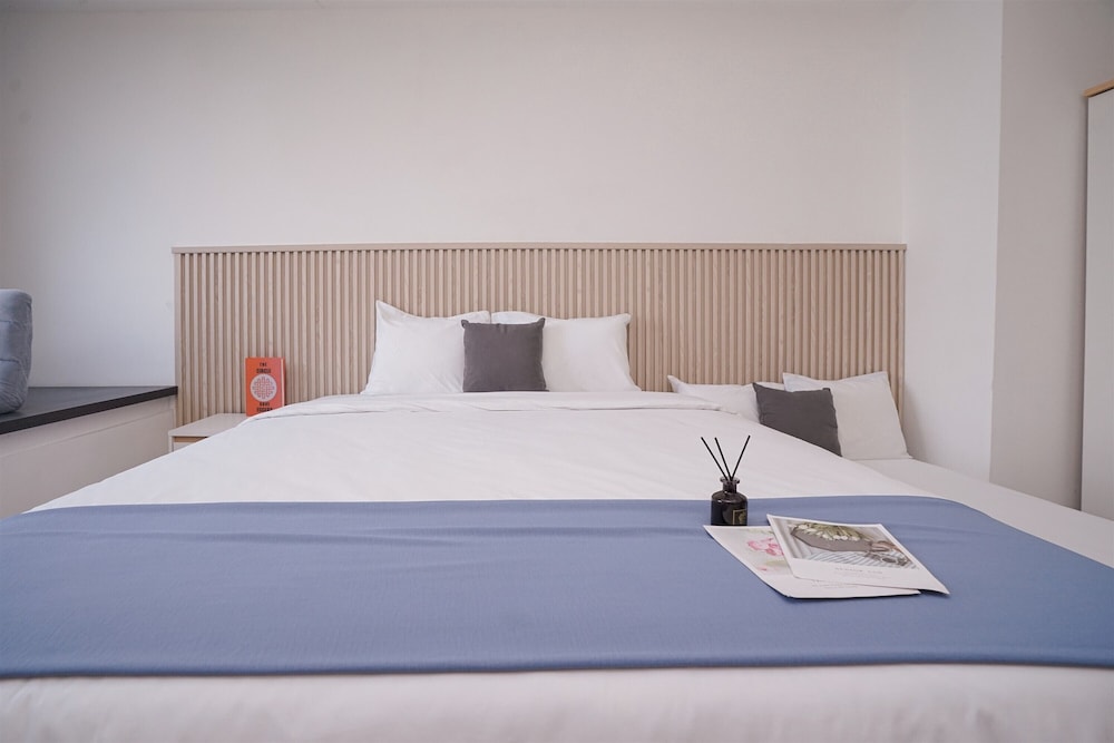 Spacious Comfy Studio Room At Collins Boulevard Apartment