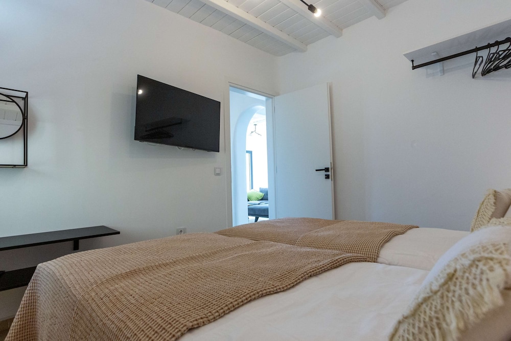 Apellon Mykonos Luxury Seaview Retreat