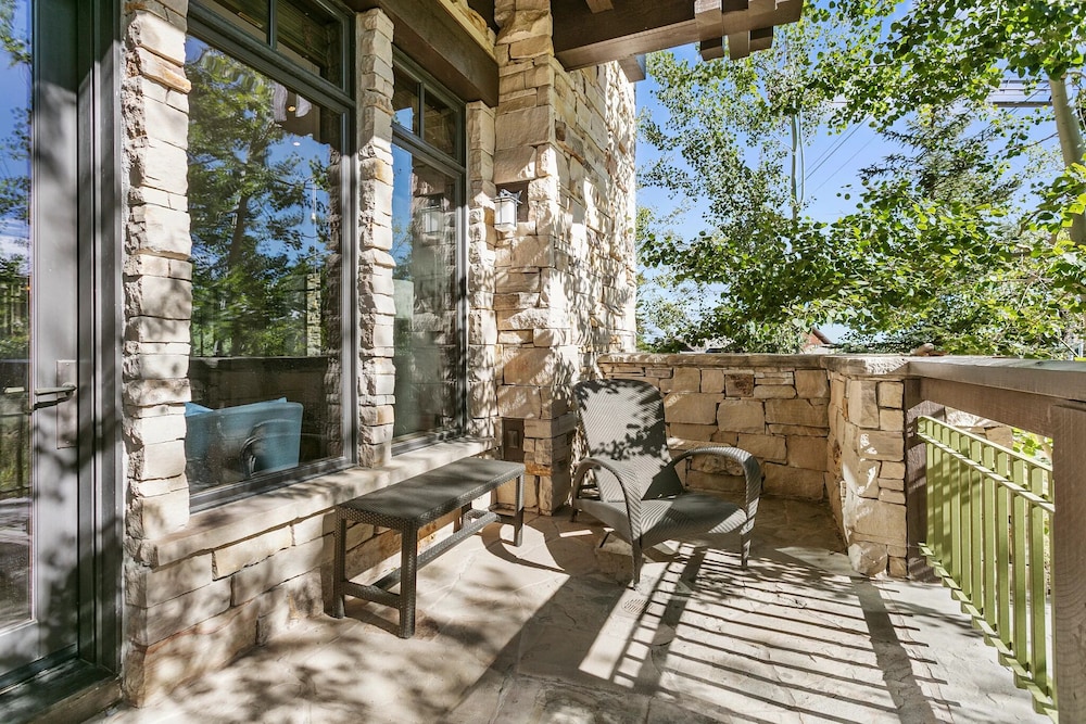 Arrowleaf Lodge at Deer Valley Resort - Three Bedroom Residence #110 3 Condo