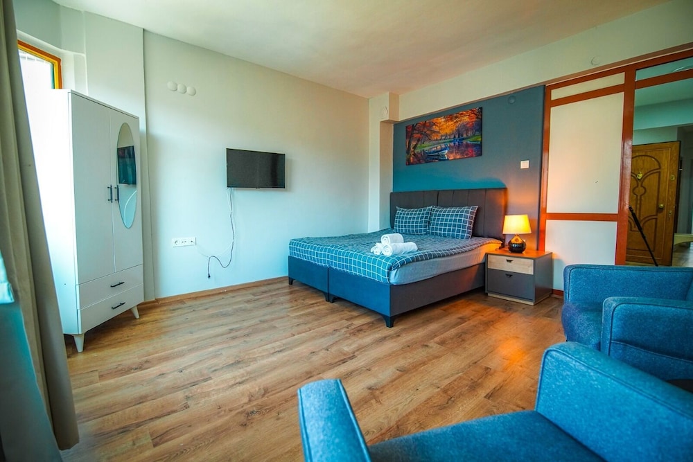 Yaghane Apartments