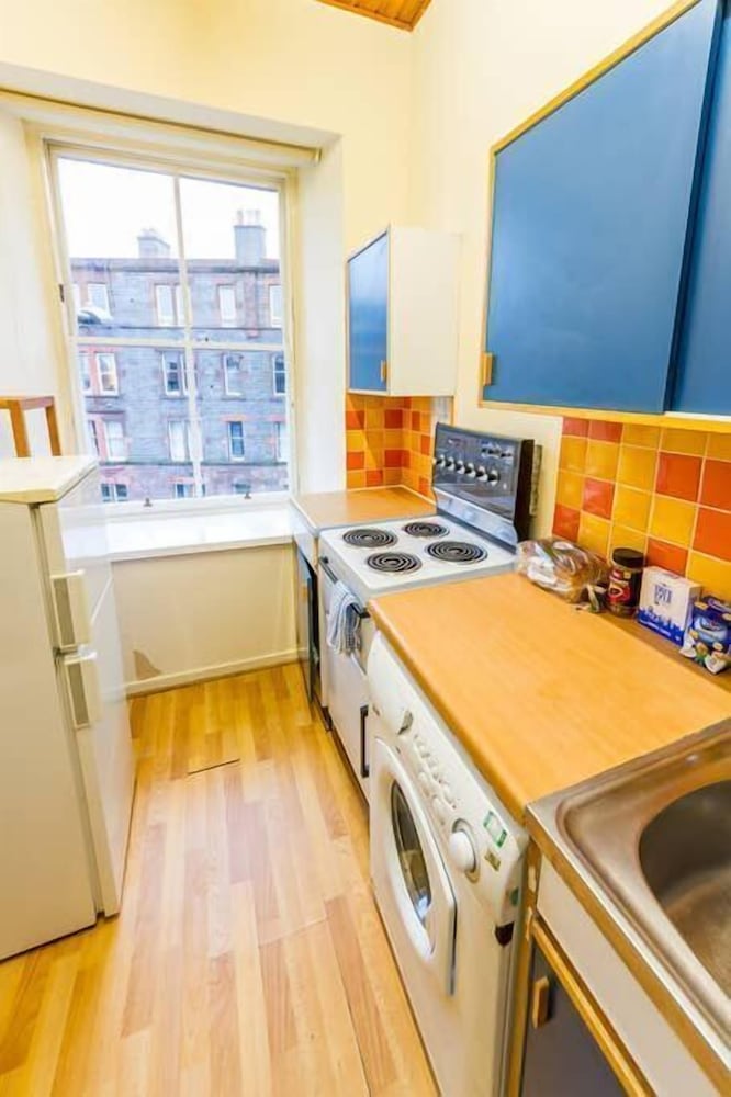 Charming and Spacious New Town Apartment view 5