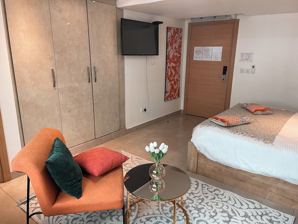 Sky Suites Airport