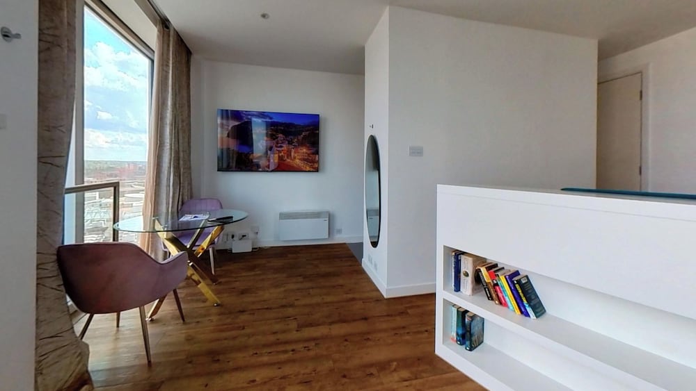1 Bed City Studio Sleeps 3 - Wifi, Views