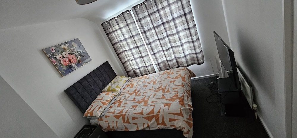 Cozy 3-bed House in Dagenham