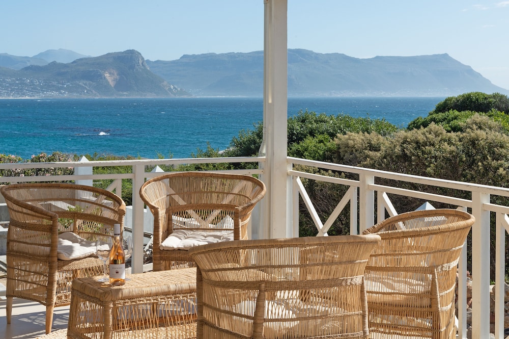 Boulders Beach Hotel, Cafe and Curio