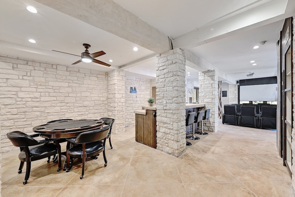 Luxury Lakefront Escape on Lake Travis