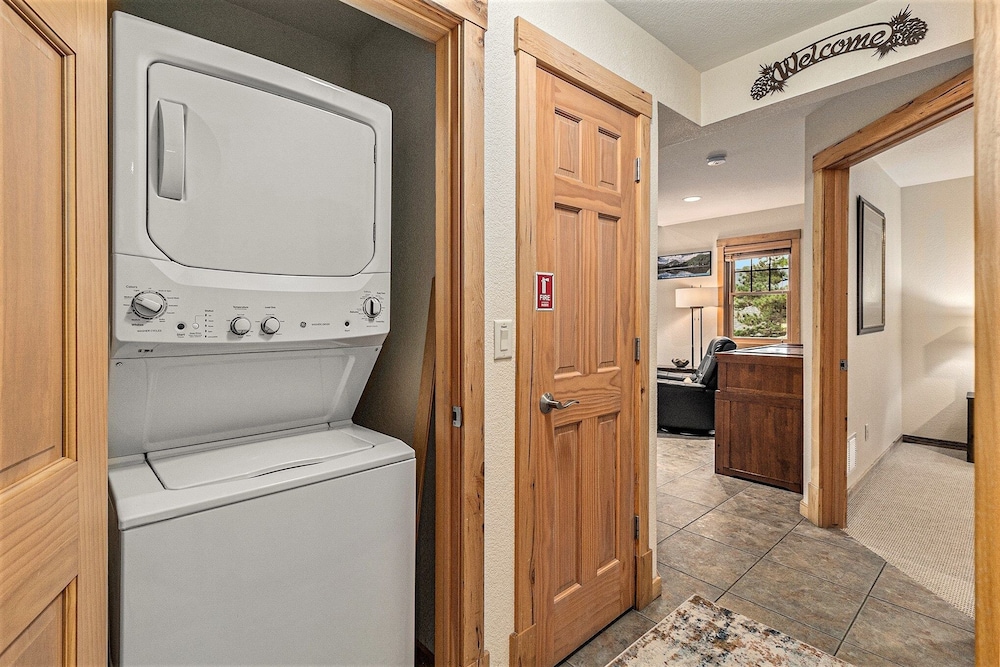 Solitude Beaver #3 - Estes Park 2 Bedroom Condo by RedAwning
