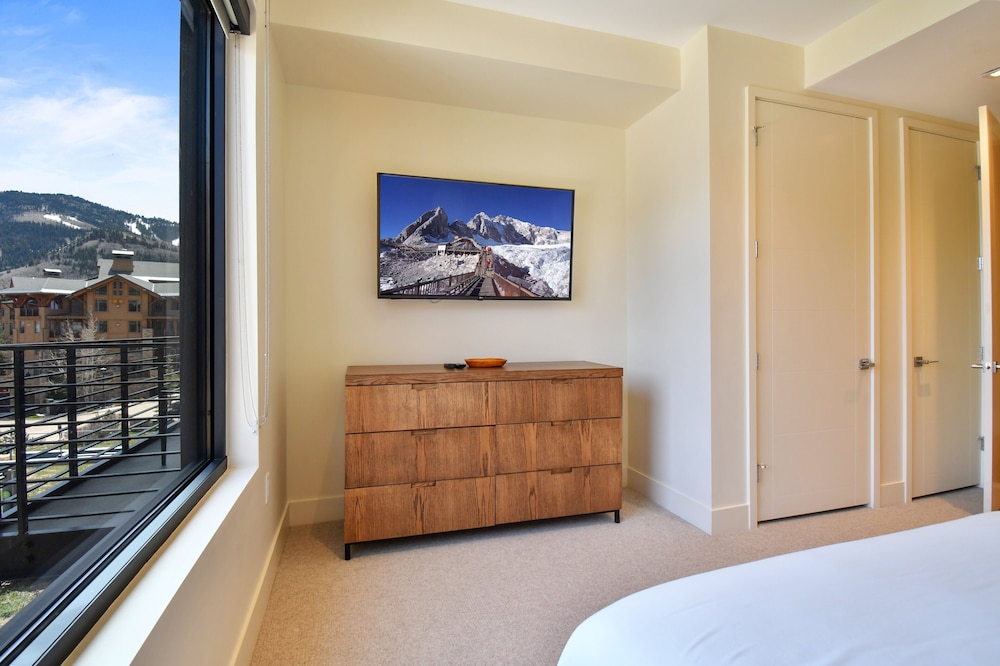 Ski-in out Dream Location With Unparalleled Access Views Amenities Pool Hot Tubs Fitness Center
