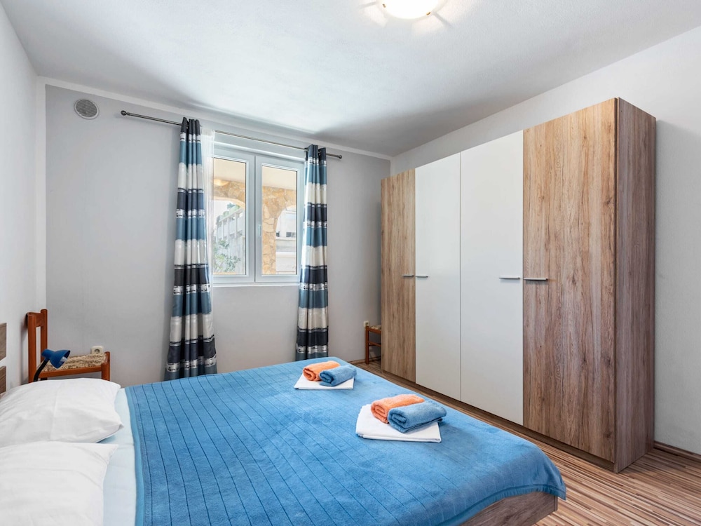 Homely Apartment in Vir With Balcony