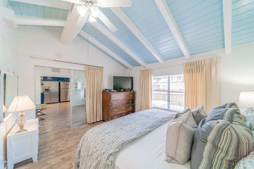 Cole Bin 3 Bedroom Home by RedAwning view 4