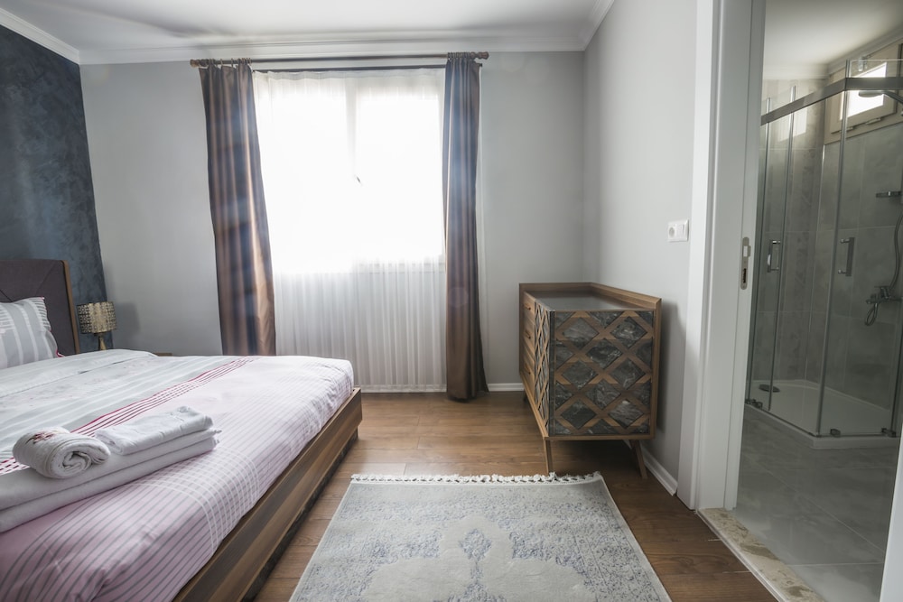 Royal Comfort Hotel — 6