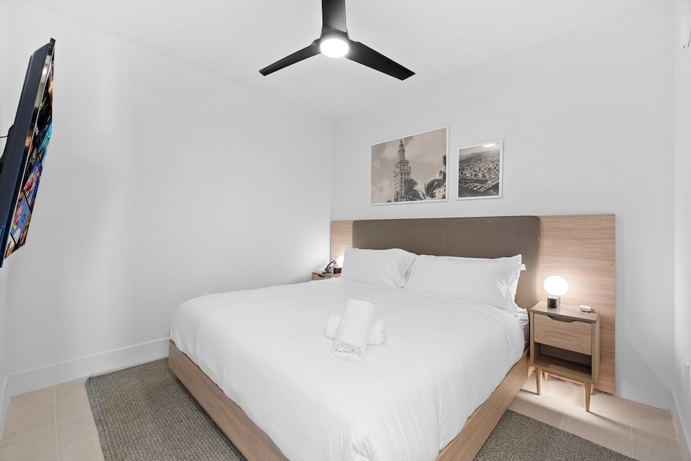 Prime City Location Luxury Condo