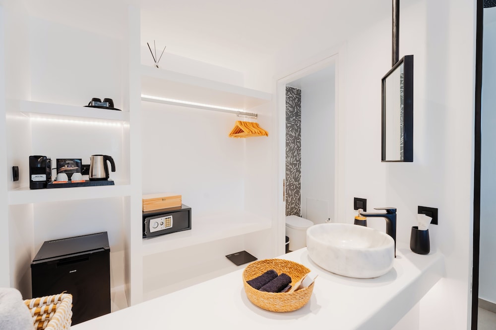 Oliving Mykonos Luxury Suites