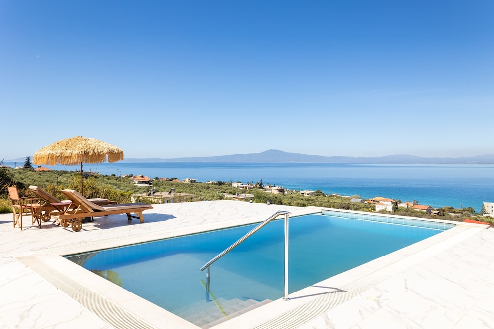 Modern Seaview Nest With Pool Panoramic Views