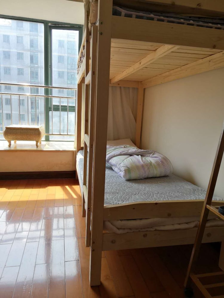 Pinkhostelling laternational