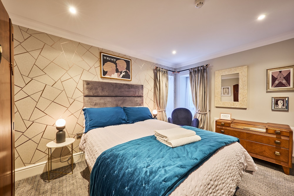 Londonderry Vacations - Art House - Property Image 12