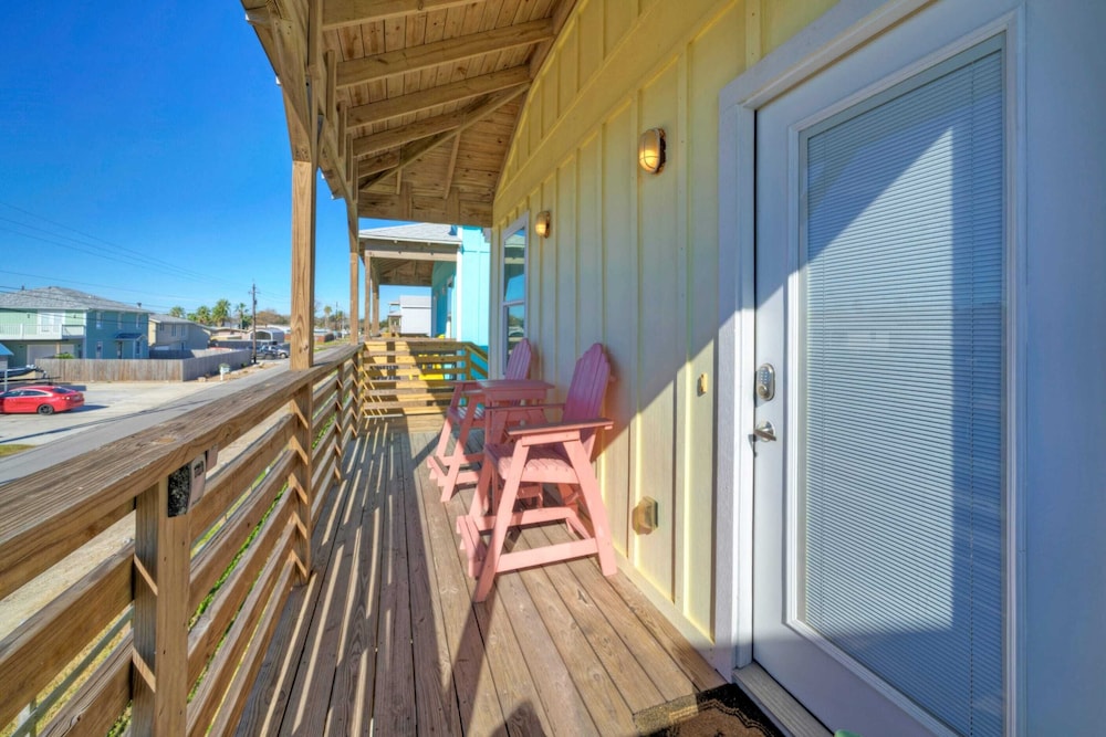 2 Homes on the Bay, Shared Waterfront Pool + Boat Dock Laguna Village Paradise