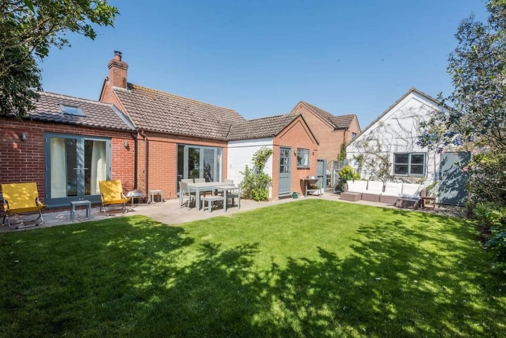 Honey Bee House Orford view 5