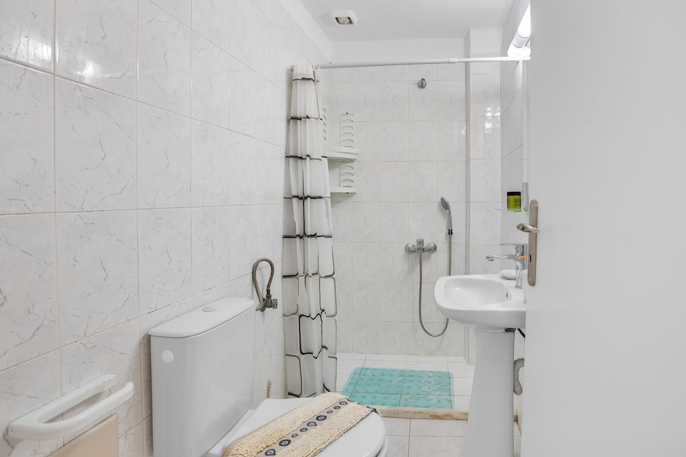 Seafront Apartment in Chania 7