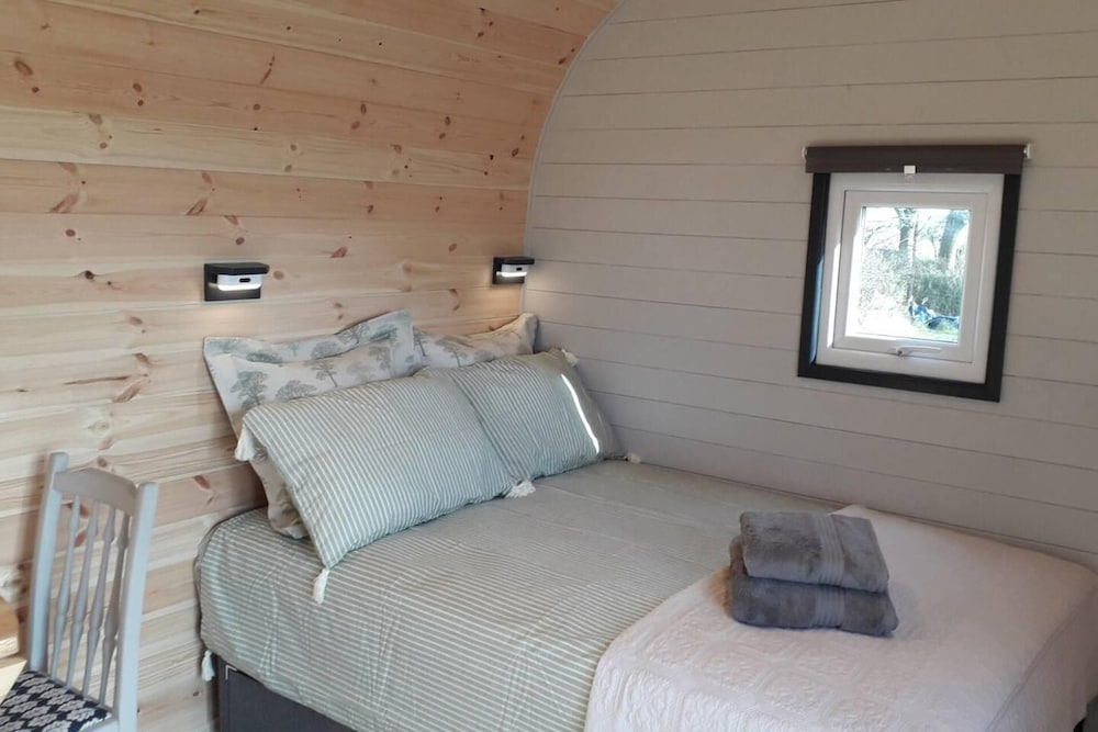 Hornbeam Eco Cabin - Sleeps 2 - Valley View view 4