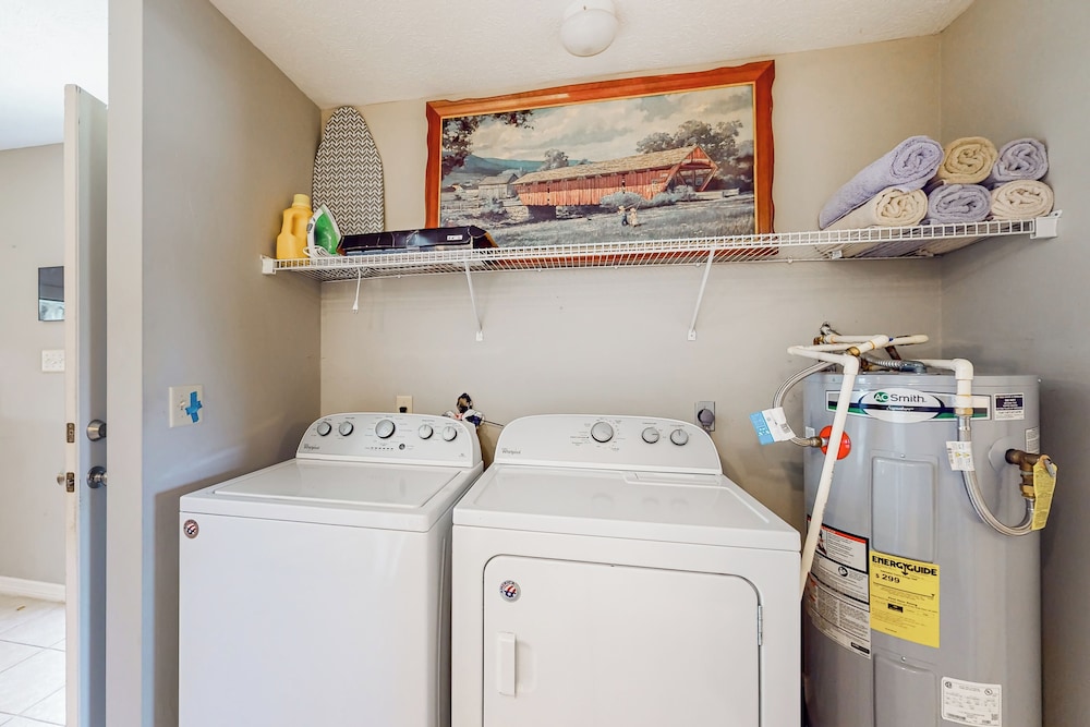1 BR Guesthouse w/ Full Kitchen & Lake View