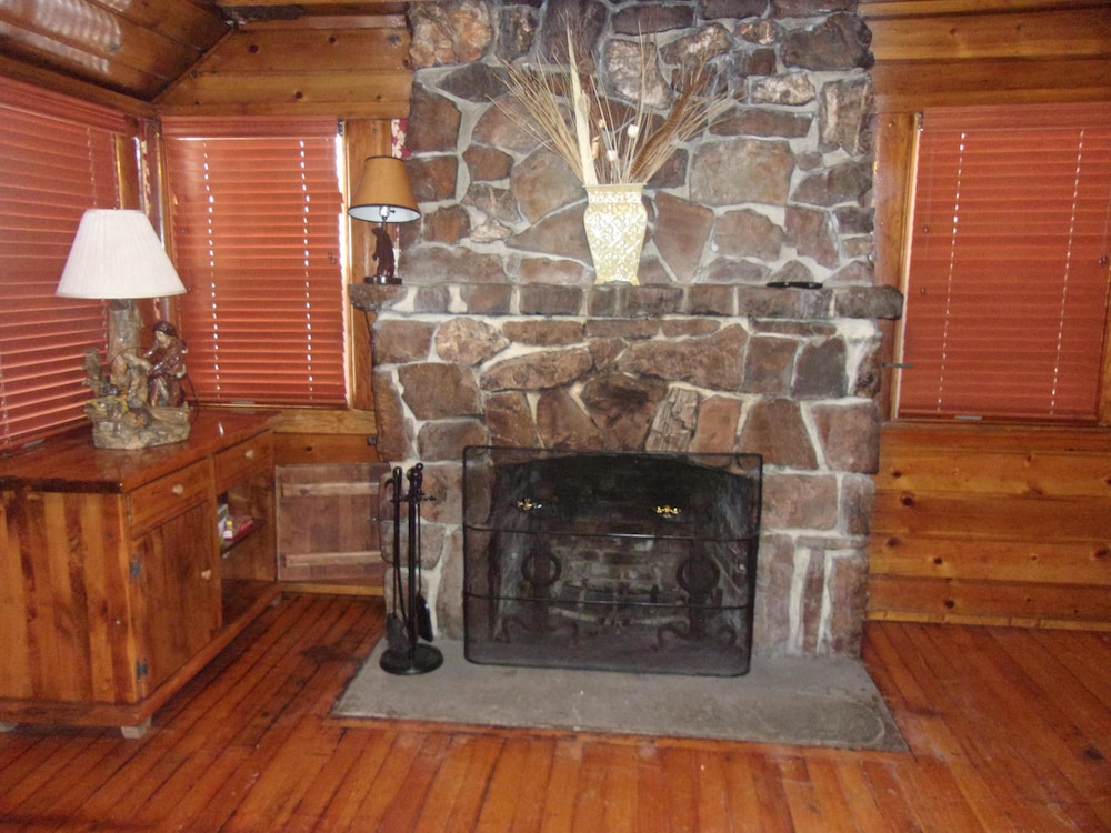 Embers Lodge and Cabins