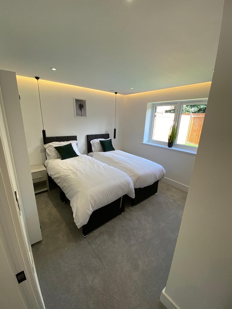 Brand New 2 Bedroom Flat view 3