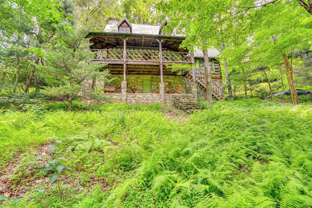 Peaceful Burnsville Cabin By South Toe River!