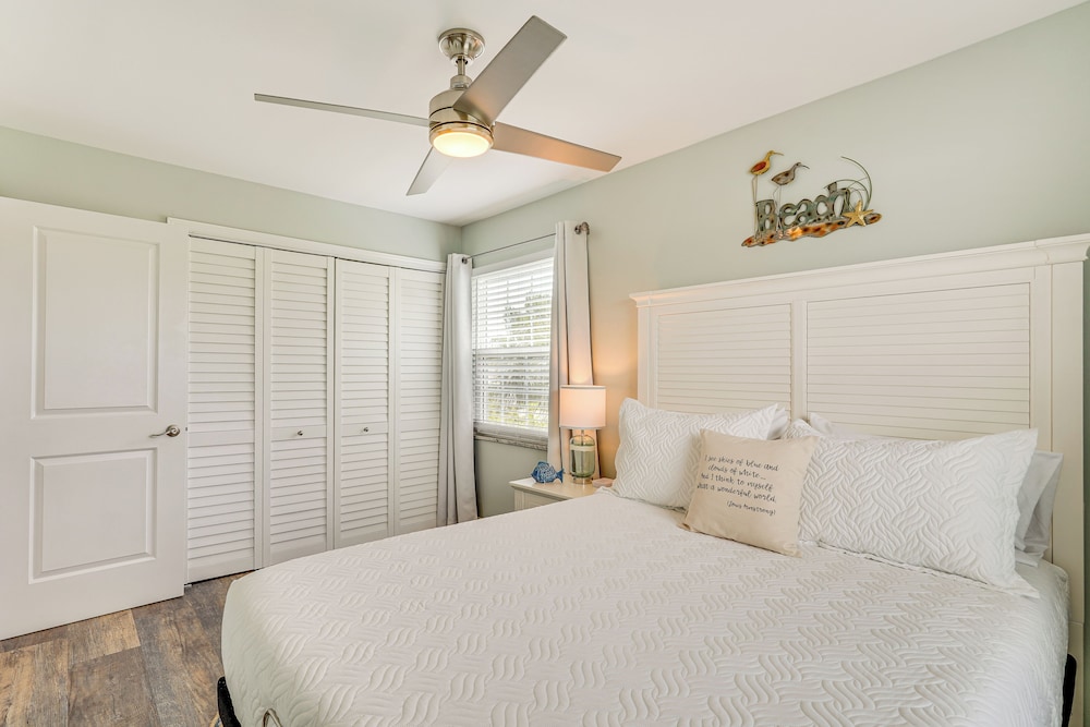 8 Mi to Beaches: Getaway w/ Pool in Panama City!