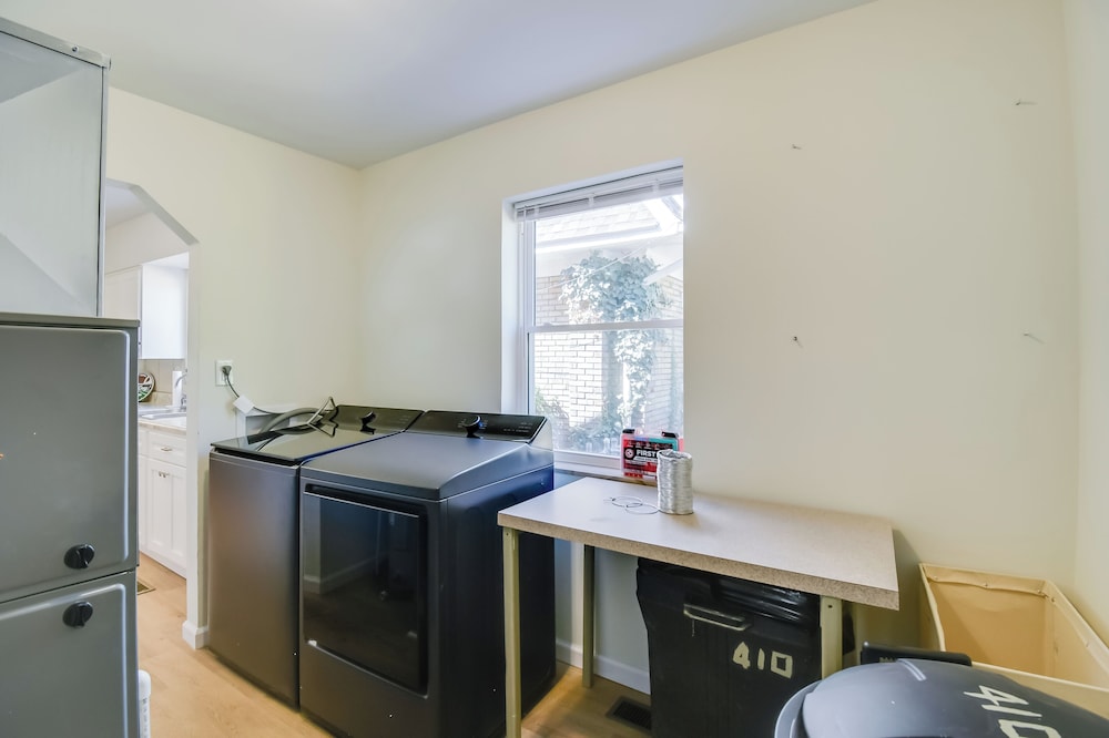 Walk to Ritter Park: Renovated Home Near Marshall!