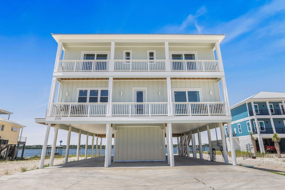Beach Blessing- Pool Elevator Sleeps 16 SIX Bedrooms 6 Baths