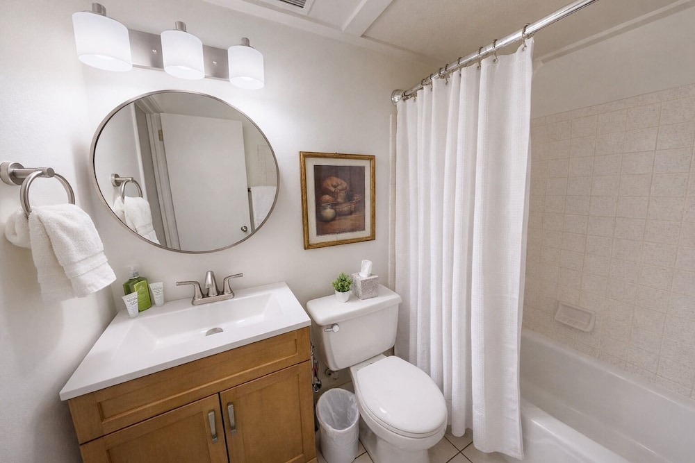 Freshly Updated Condo, Across The Street From The Resort Edel O 2 Bedroom Apts