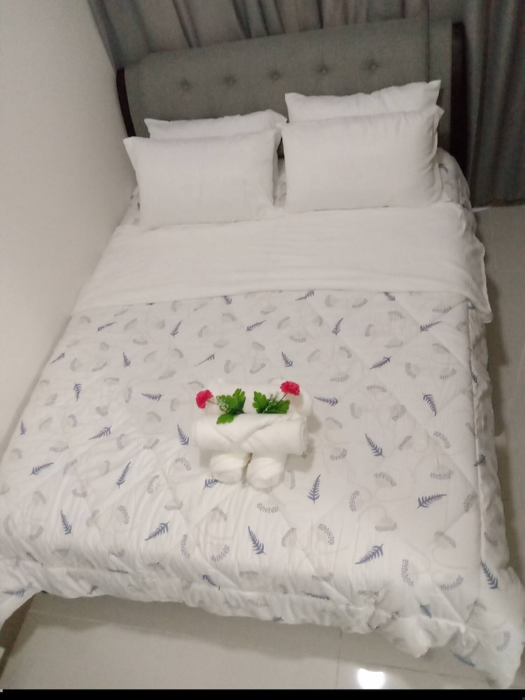 Luxurious Bayview 2BR Near MOA Picc CCP Free Wifi