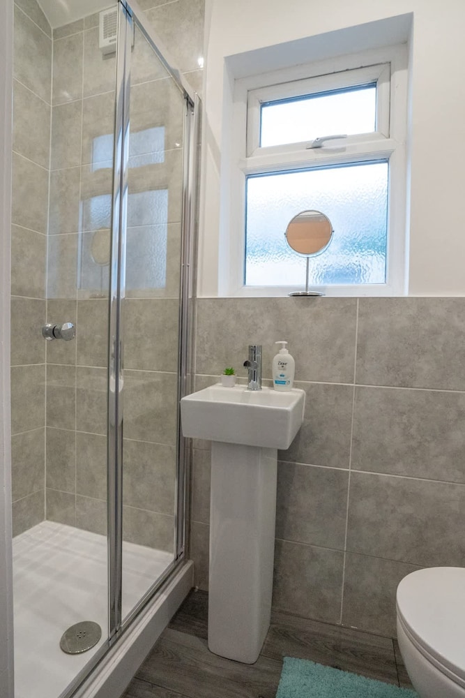 4 Bedrooms-4 Bathrooms House