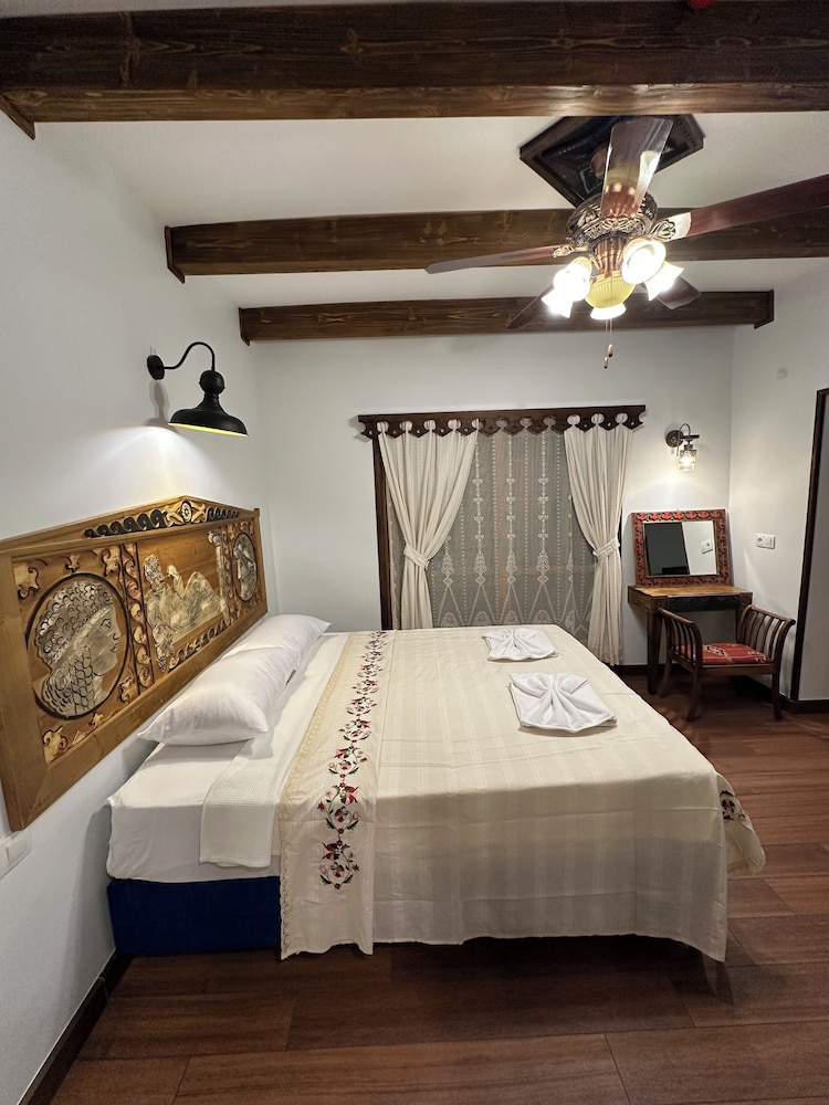 St.Johns hill boutique Ephesus