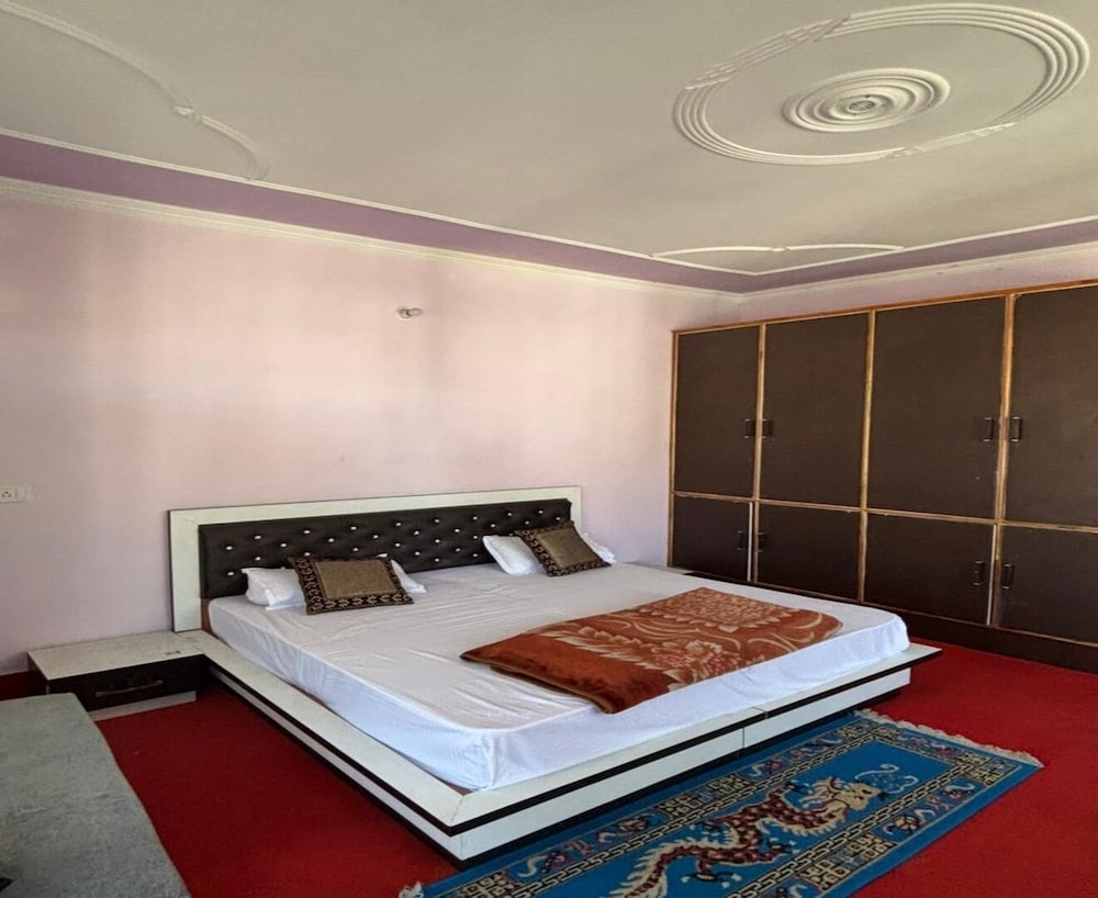 The Gauri Huts And Restaurant