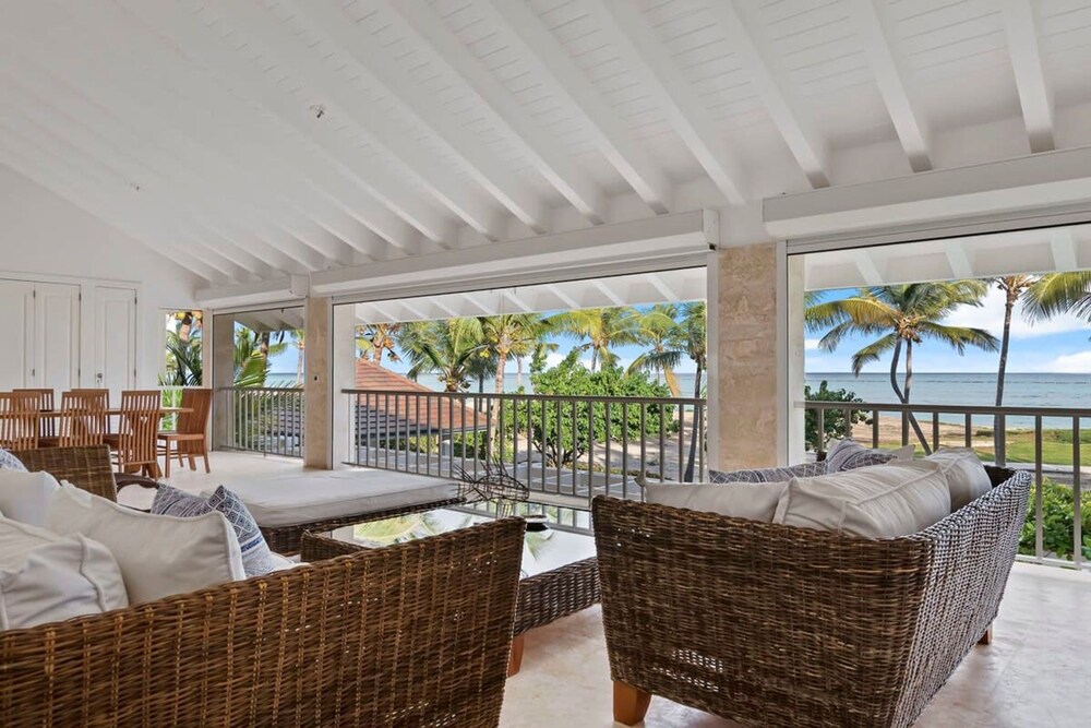 Oceanfront Golf Course Estate w Pool Guest House
