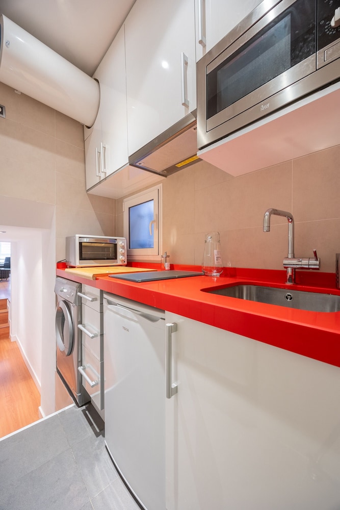 Prado in Madrid With 1 Bedrooms and 1 Bathrooms