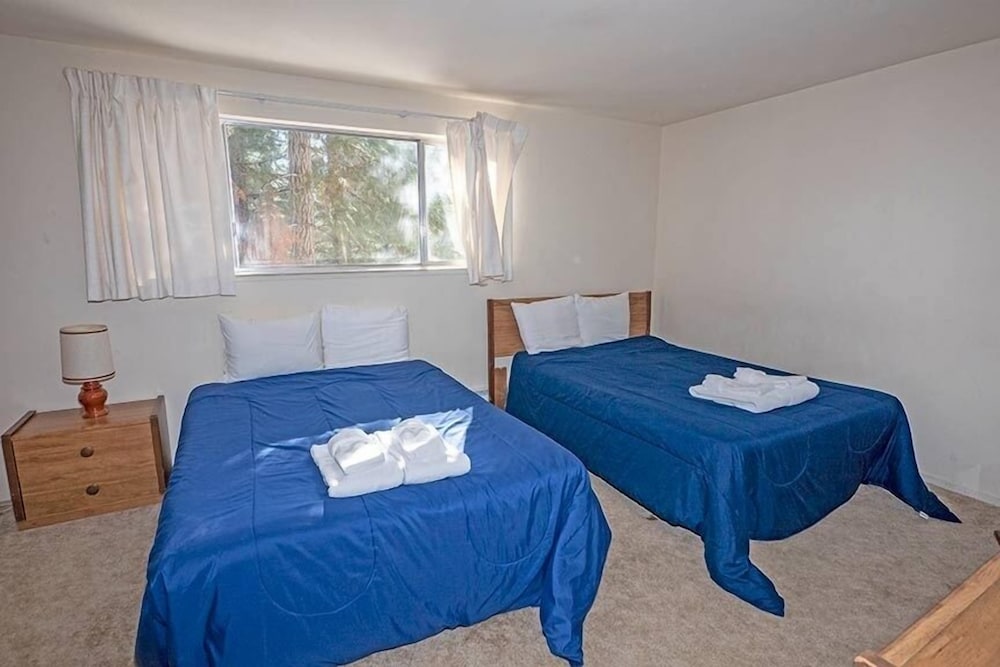 Lake Tahoe Vacations - 1629 Pioneer Trail 4 Bedroom Home by RedAwning - Property Image 21