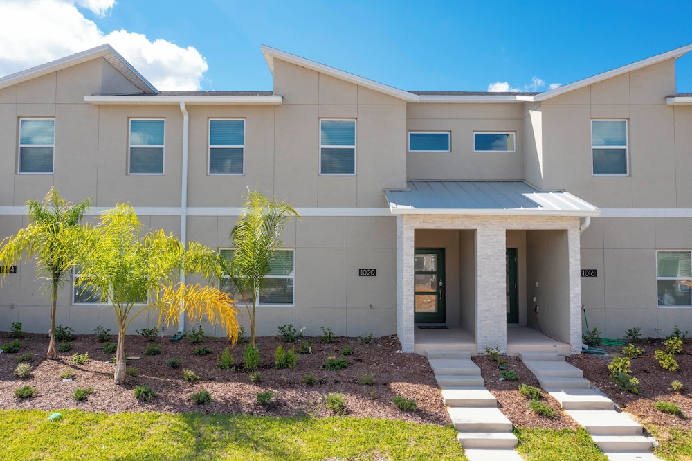 Gorgeous 4 Bd w Pool at Champions Gate Resort 1020 - Image 1