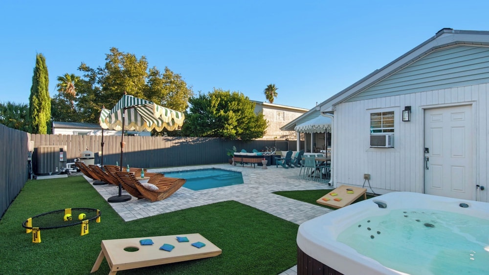 PCB Stay w/ Heated Pool, Hot Tub, Bars, Game Room & Quick Walk to Beach The Jade Oasis by Avantstay
