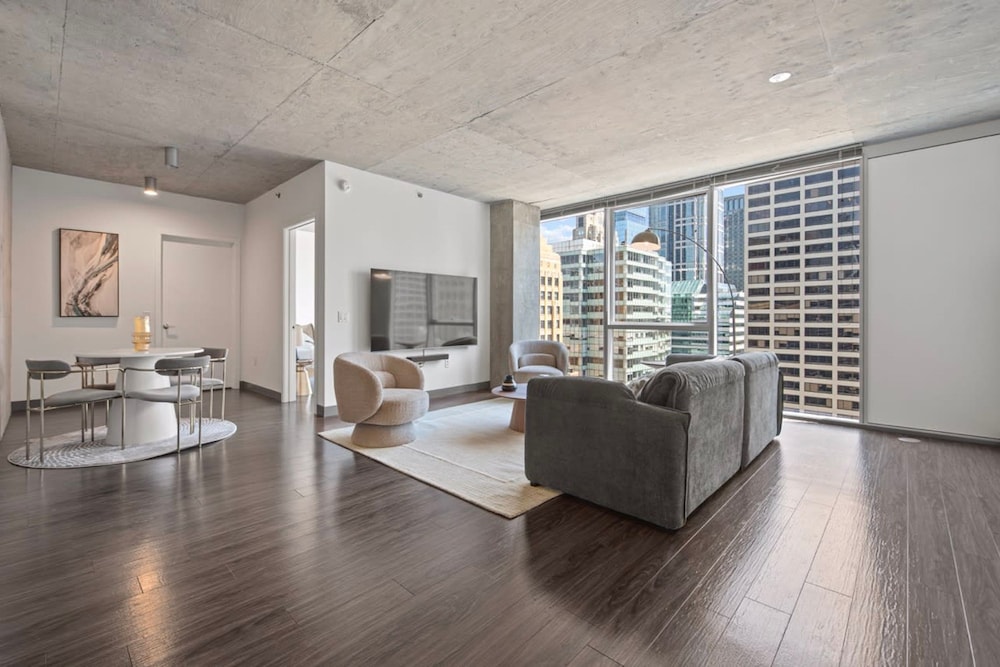 Urban Retreat 2BR City Views Near Shops