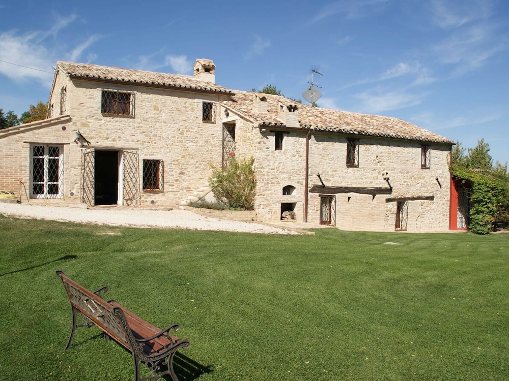 Belvilla by OYO Spacious Villa in Treia With Pool photo 1
