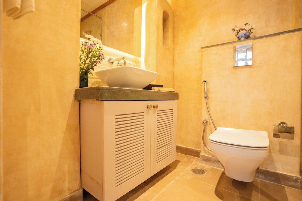 Esh Cottages Birch | Hillside 4-BHK Hideaway With Lush Garden, Common Pool, & Gaming Zone