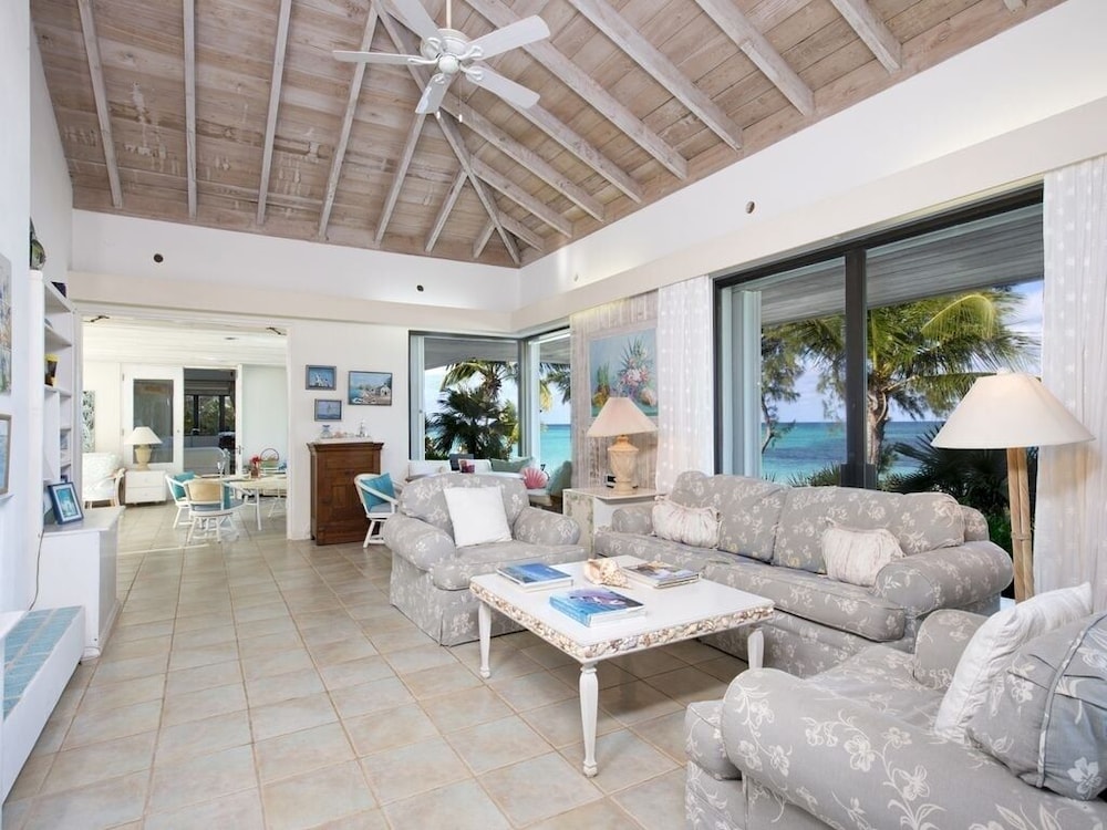 Hohum - Private Beachfront House On Exclusive Windermere 3 Bedroom Home
