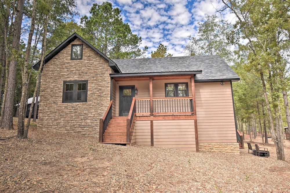 Hotel Modern Broken Bow Cabin: Large Deck, BBQ & Pergola - Image 1