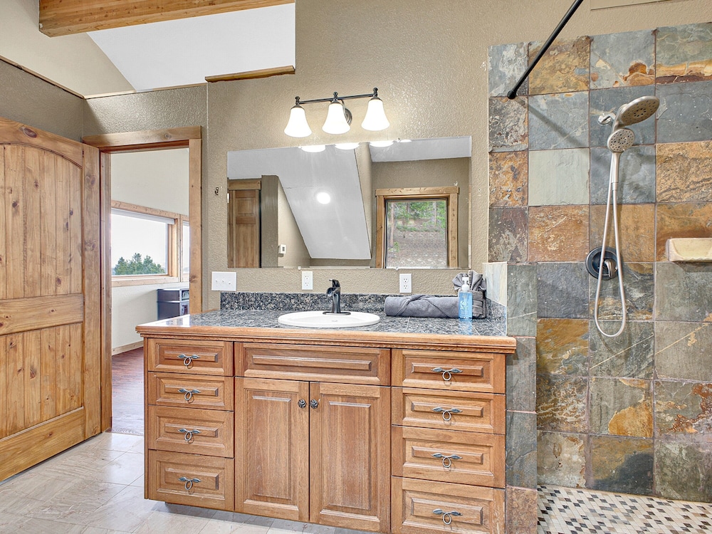 Switchback Basecamp 4 Bedroom Home