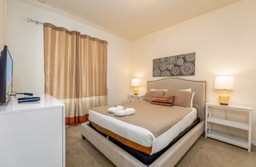 Magical Getaway Near Disney Private Pool + Resort Access, Bbq Grill! 4 Bedroom Townhouse