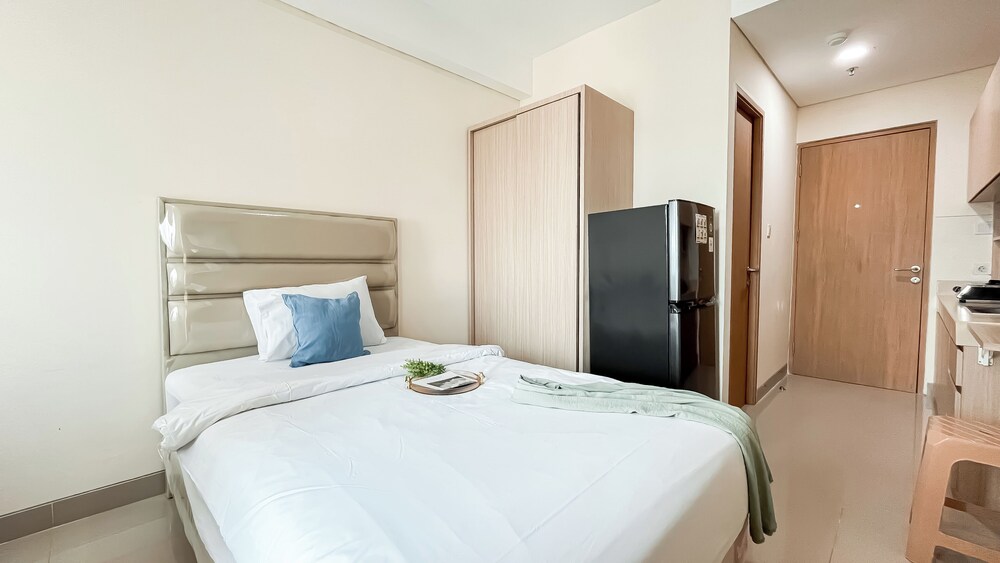 Modern And Homey Studio Apartment B Residence By Travelio