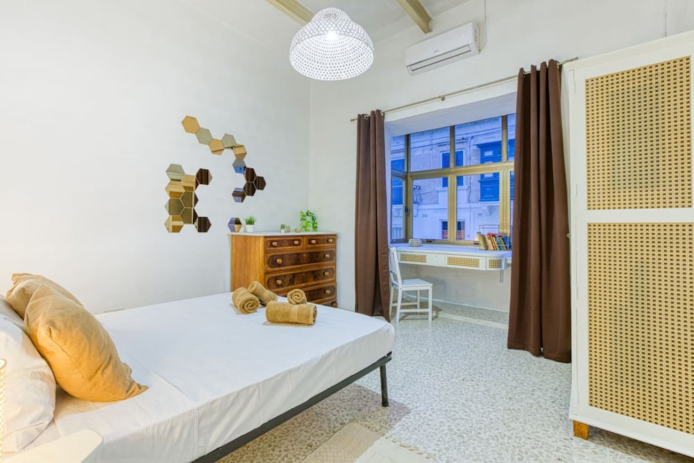 Lilly the Traditional Maltese Townhouse in Sliema
